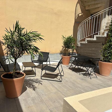 קבלייר-סור-מר Studio Spacieux Avec Patio En Centre Ville מראה חיצוני תמונה